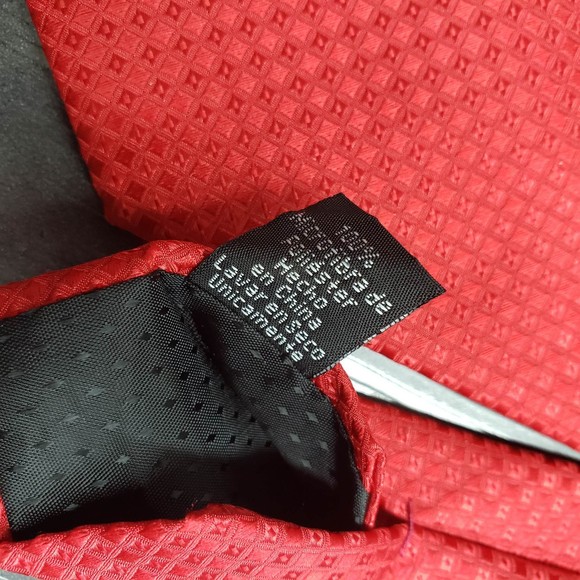 Steve Harvey Celebrity Edition Red Polyester Microfiber Necktie - Gently Used - Picture 5 of 6